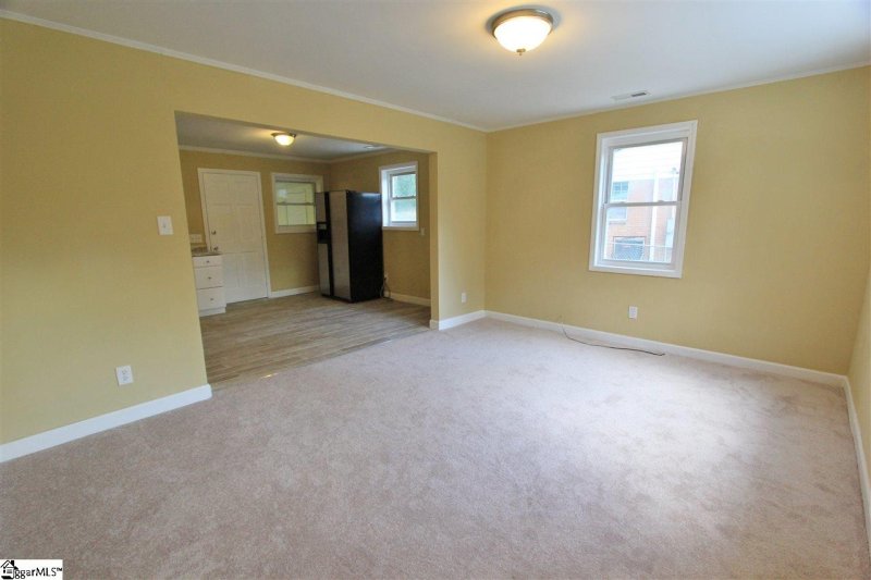 Property image 4 at 316 Blossom Drive, Greenville, SC 29605
