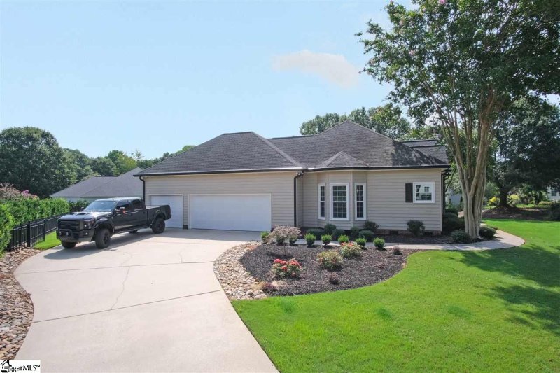 Property image 2 at 300 Battery Boulevard, Greenville, SC 29615