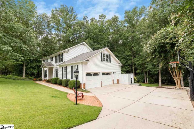 Property image 2 at 17 Oak Brook Way, Taylors, SC 29687-6614