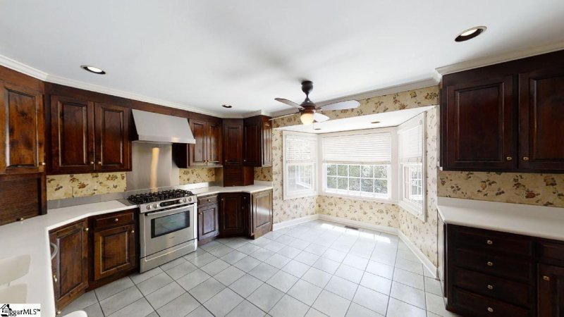 Property image 3 at 24 Wonderwood Drive, Greenville, SC 29615