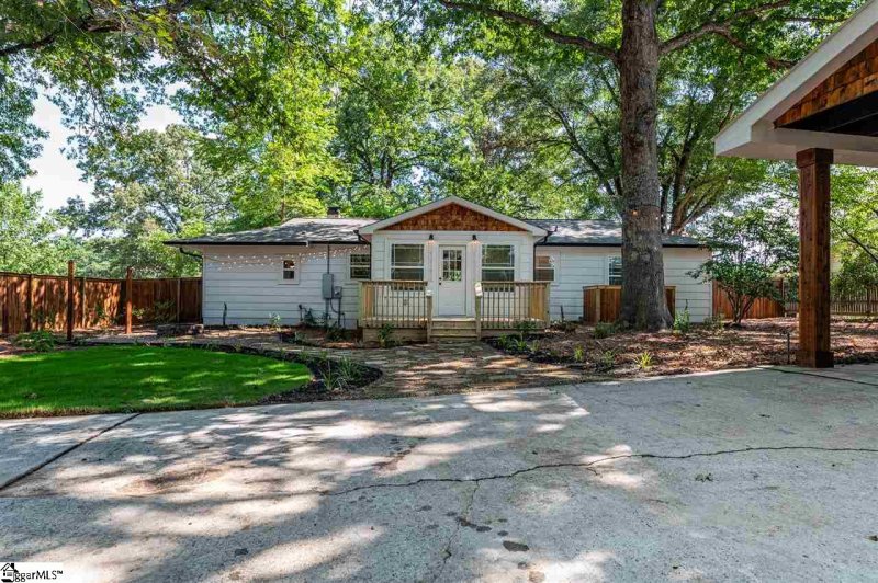 Property image 5 at 300 Wayman Drive, Greer, SC 29651-4538