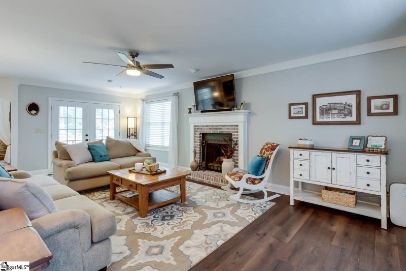 Property image 4 at 208 Charmar Way, Taylors, SC 29687