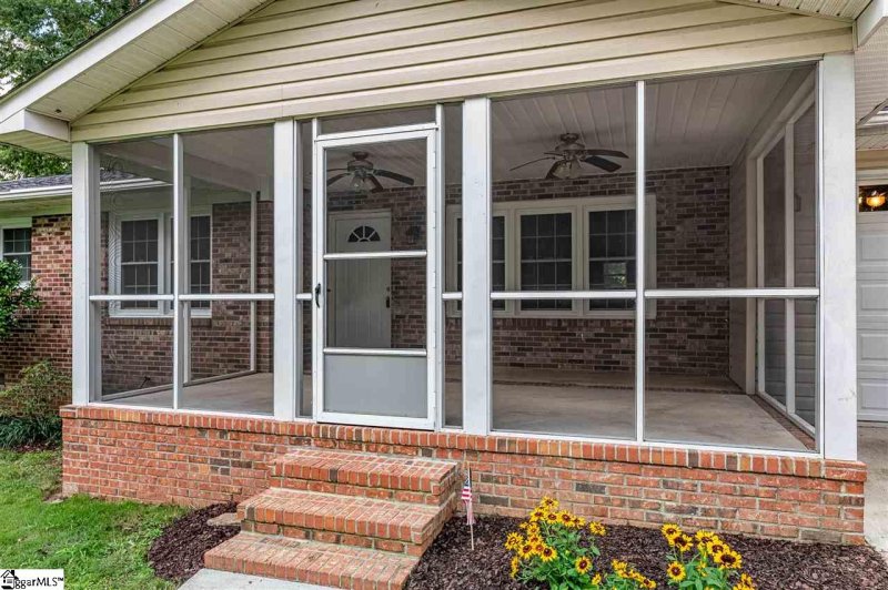 Property image 2 at 131 Woodridge Circle, Greenville, SC 29607-5325