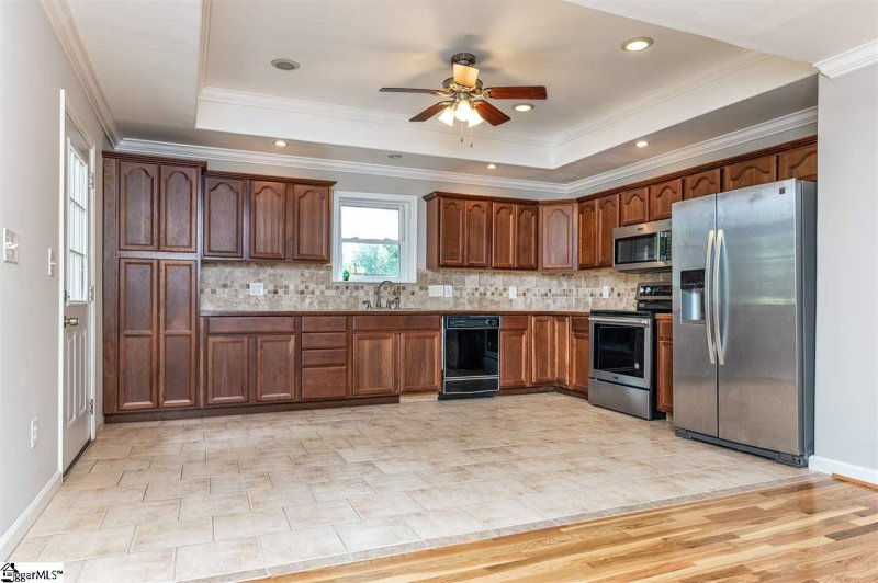 Property image 4 at 131 Woodridge Circle, Greenville, SC 29607-5325