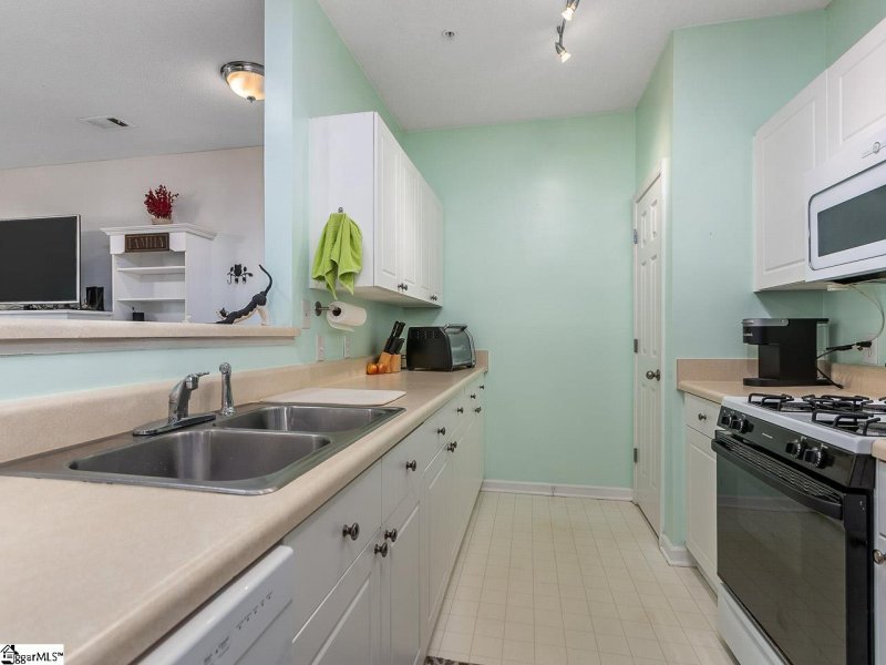 Property image 3 at 526 McKenna Circle, Greenville, SC 29615