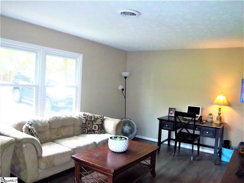 Property image 2 at 29 Charterhouse Avenue, Piedmont, SC 29673