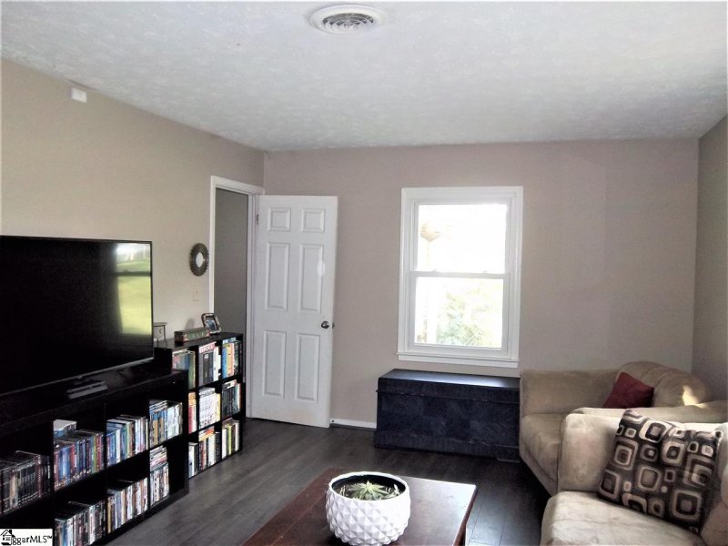 Property image 3 at 29 Charterhouse Avenue, Piedmont, SC 29673