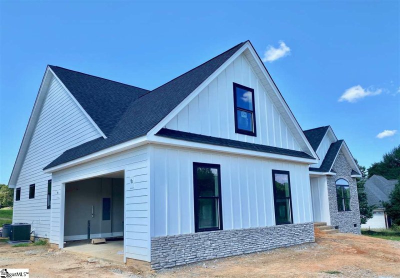 Property image 3 at 361 Royal Burgess Drive, Campobello, SC 29322