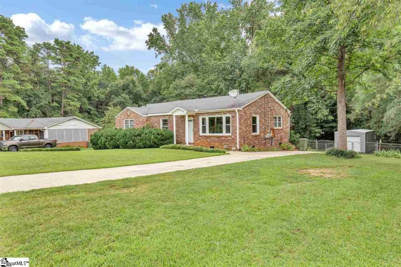 Property image 4 at 110 Woodridge Circle, Greenville, SC 29607