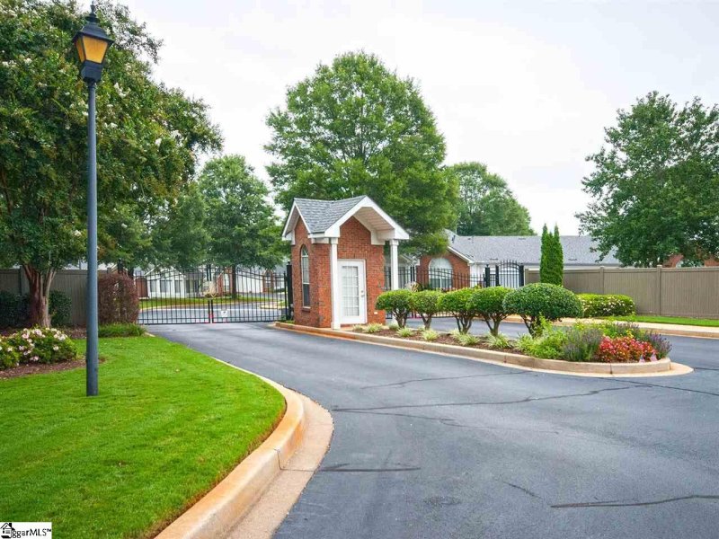 Property image 3 at 703 Heritage Club Drive, Greenville, SC 29615