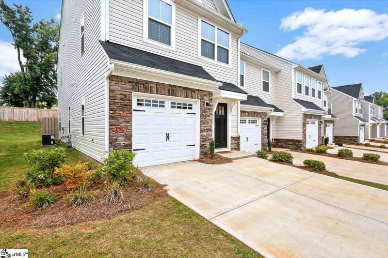 Property image 2 at 406 Huntingdale Place, Simpsonville, SC 29681