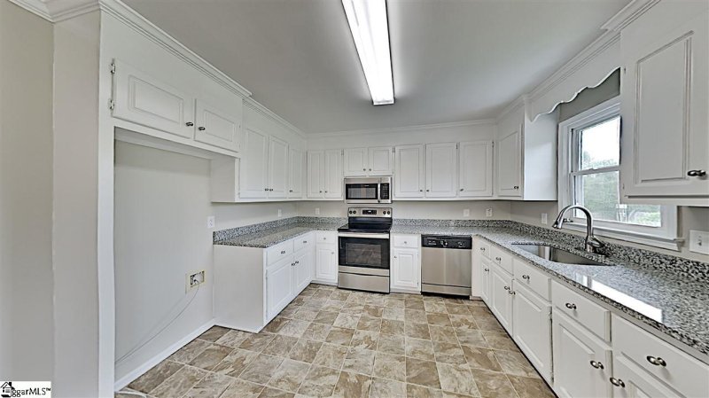 Property image 5 at 204 Foxfire Drive, Simpsonville, SC 29680