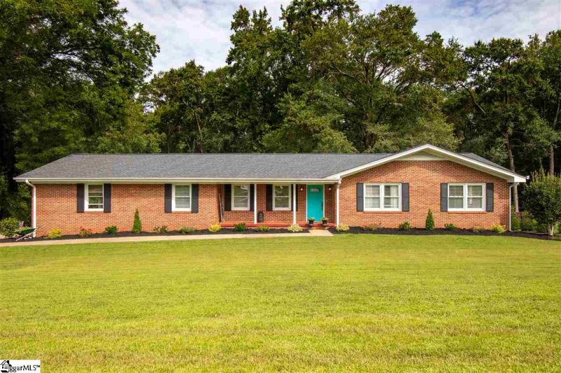 Property image 2 at 1153 Lakeview Drive, Greenville, SC 29611