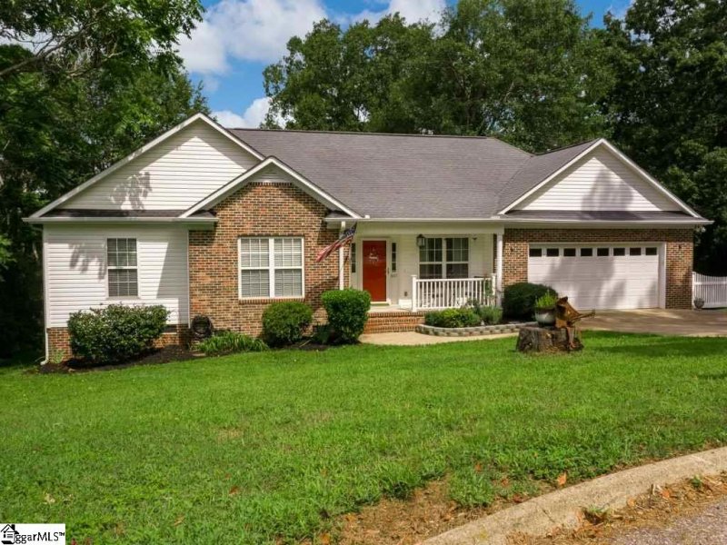Property image 2 at 407 Foxfire Drive, Simpsonville, SC 29680