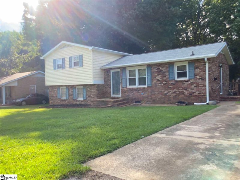 Property image 2 at 303 Florence Drive, Simpsonville, SC 29681-2220