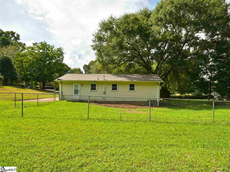 Property image 2 at 206 Springdale Avenue, Liberty, SC 29657