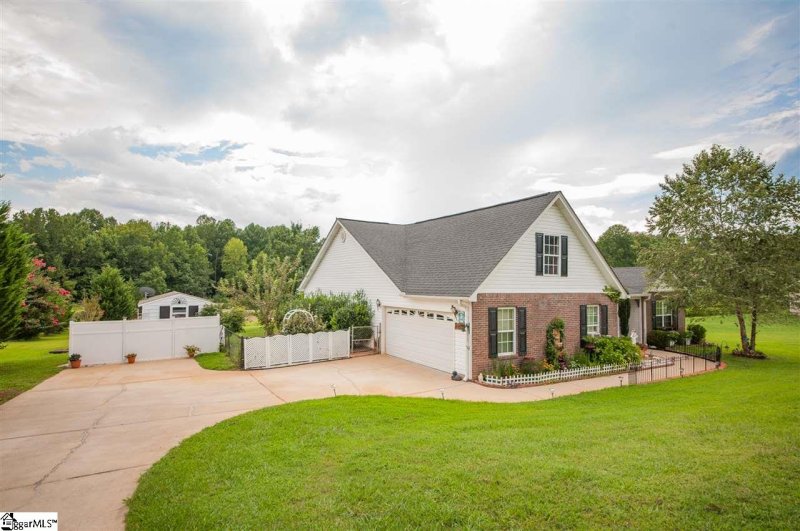 Property image 2 at 16 Country Knolls Drive, Greer, SC 29651