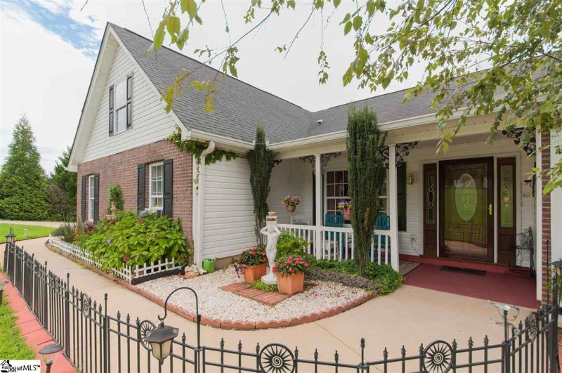 Property image 4 at 16 Country Knolls Drive, Greer, SC 29651