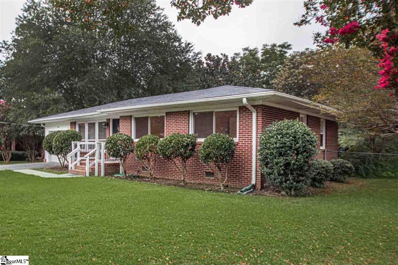 Property image 2 at 205 Looneybrook Drive, Fountain Inn, SC 29644