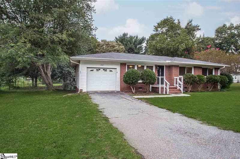 Property image 3 at 205 Looneybrook Drive, Fountain Inn, SC 29644