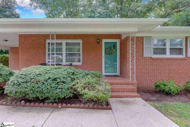 Property image 2 at 5 Bedford Drive, Taylors, SC 29687