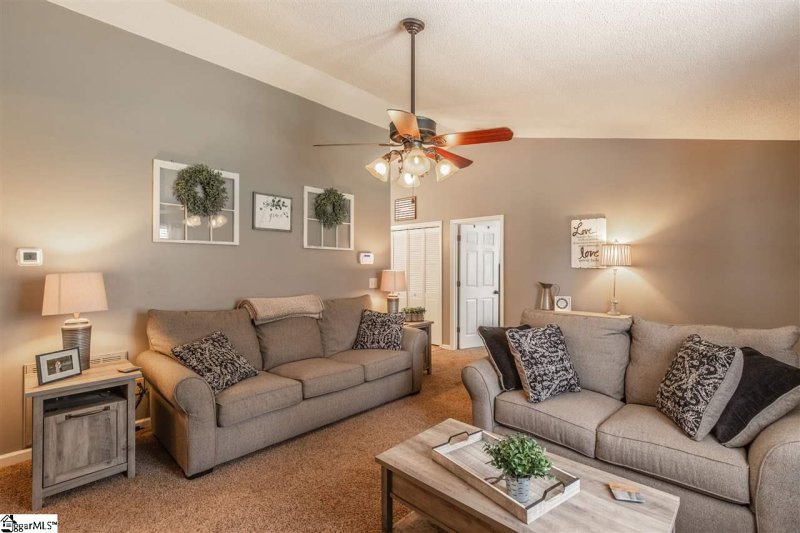 Property image 2 at 114 Knollview Drive, Greenville, SC 29611