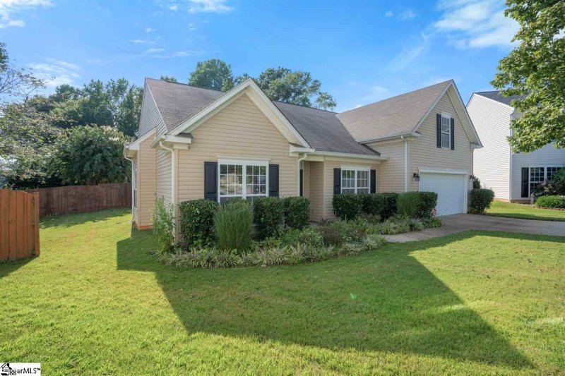 Property image 2 at 405 Sun Rose Court, Simpsonville, SC 29680