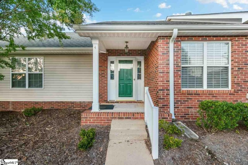 4 Hillside Glen Drive
