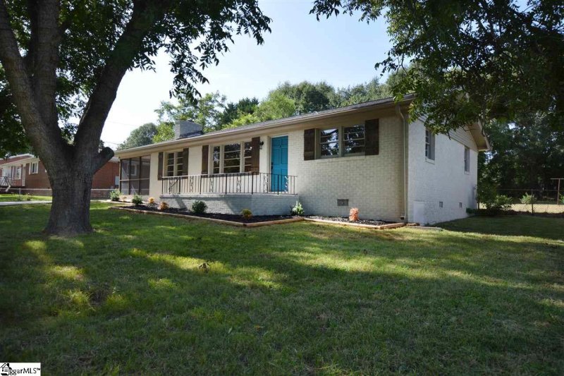 Property image 3 at 8 Parkdale Drive, Greenville, SC 29611