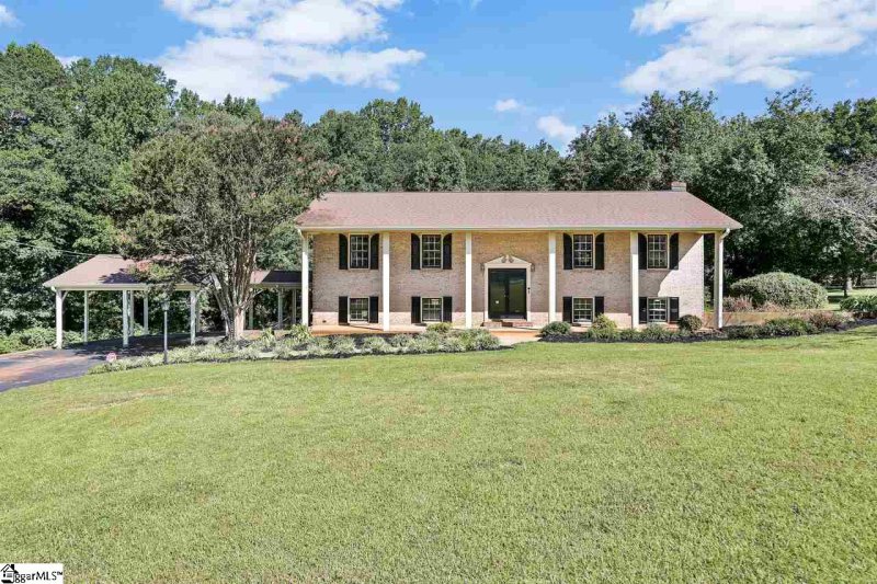 112 Colonial Lane