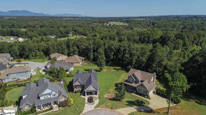 Property image 2 at 27 Ridgeburg Court, Greer, SC 29651