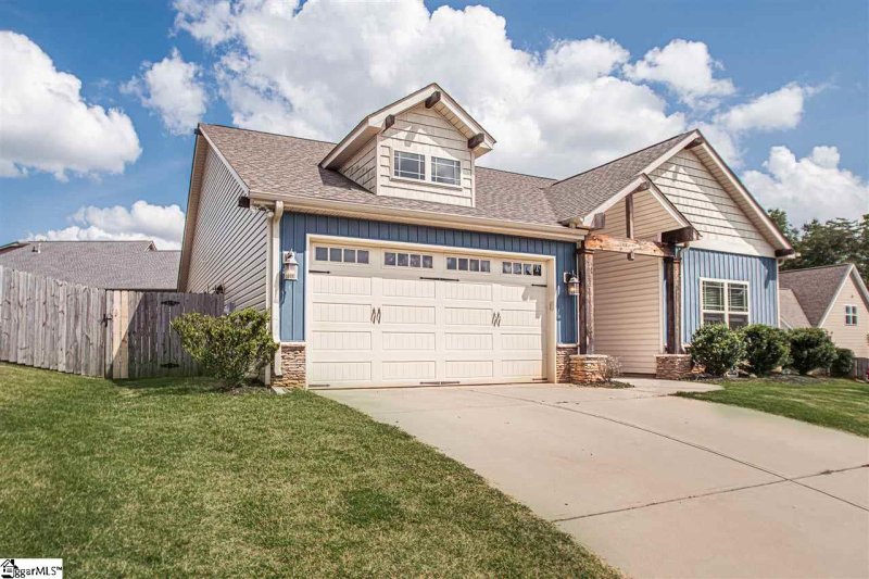 Property image 2 at 2 Gamesford Court, Simpsonville, SC 29680