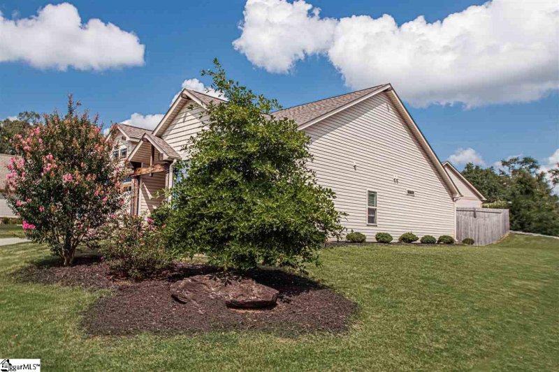 Property image 4 at 2 Gamesford Court, Simpsonville, SC 29680