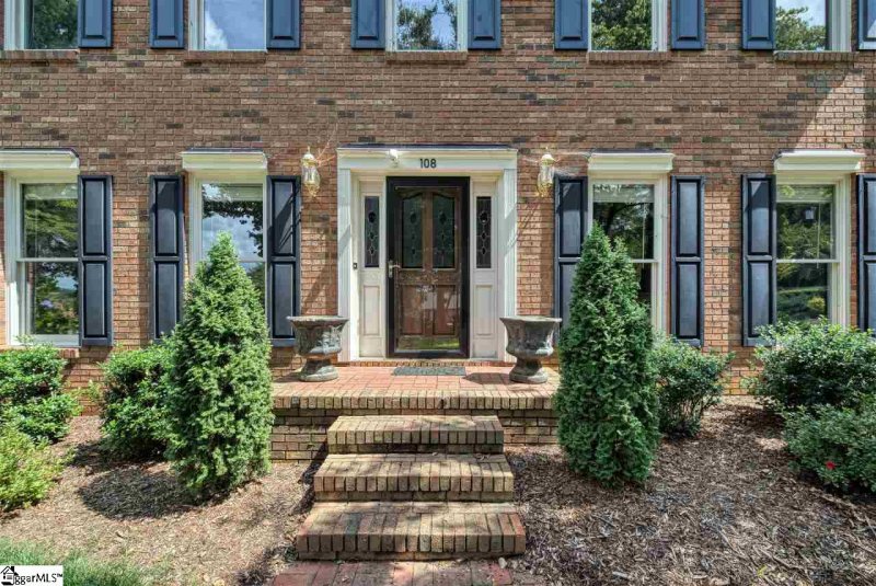 Property image 2 at 108 W Round Hill Road, Greenville, SC 29617