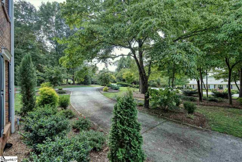 Property image 3 at 108 W Round Hill Road, Greenville, SC 29617