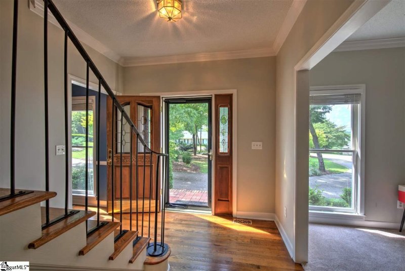 Property image 5 at 108 W Round Hill Road, Greenville, SC 29617