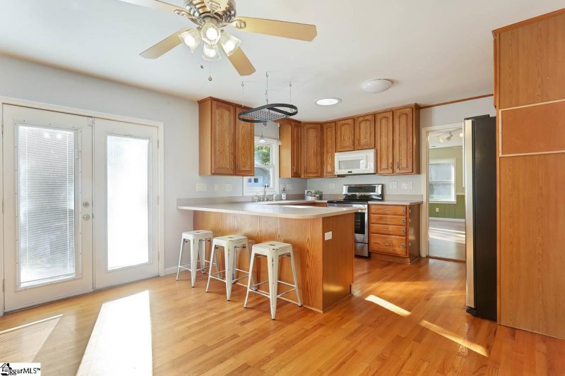 Property image 2 at 103 Howell Circle, Greenville, SC 29615