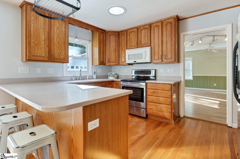Property image 4 at 103 Howell Circle, Greenville, SC 29615