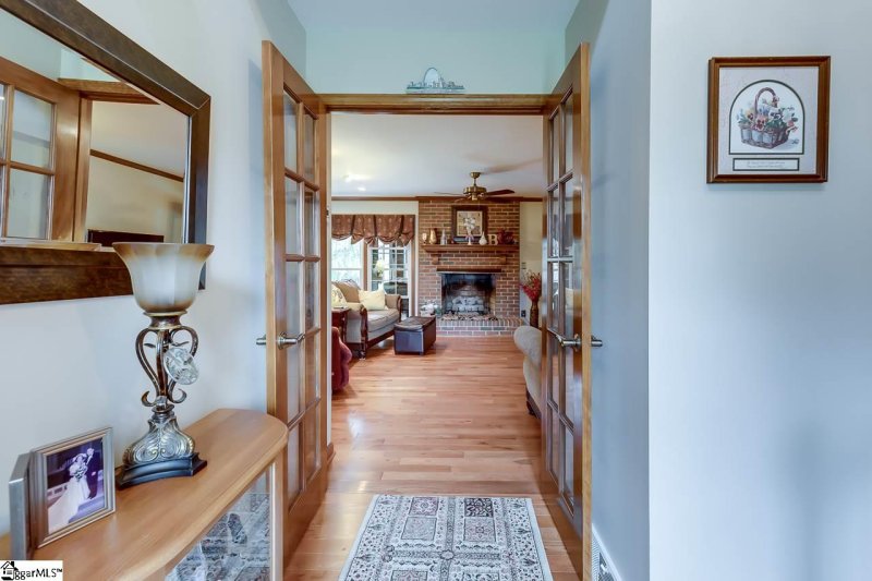 Property image 4 at 30 Midland Court, Taylors, SC 29687