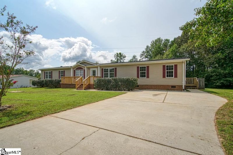 Property image 2 at 18 Silver Stirrup Court, Travelers Rest, SC 29609