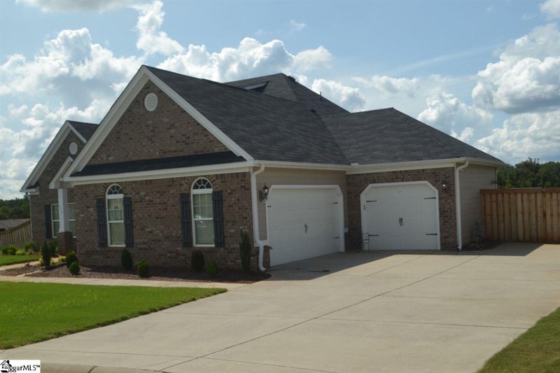 Property image 2 at 192 Harbrooke Circle, Greer, SC 29651