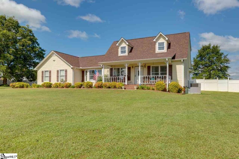 Property image 2 at 501 Pinnacle Court, Easley, SC 29642