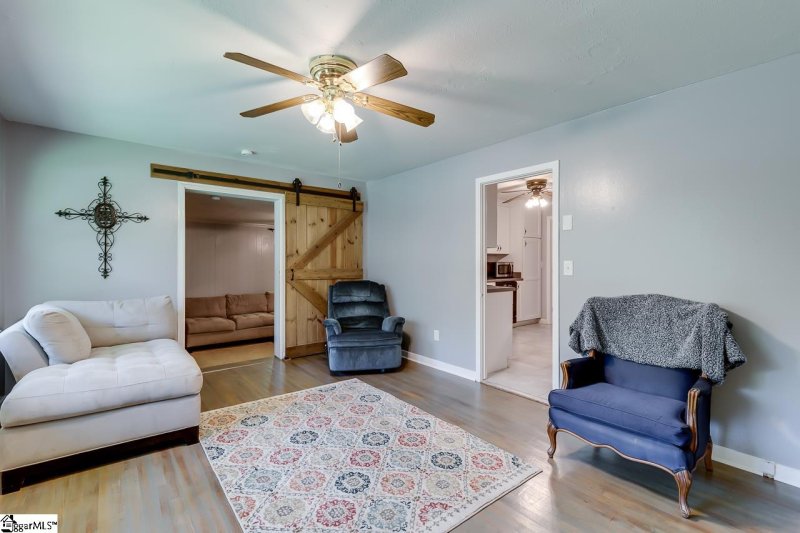 Property image 3 at 112 Pineview Drive, Liberty, SC 29657