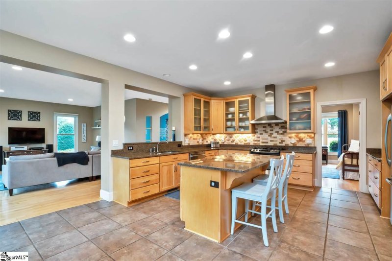 Property image 4 at 10 Kingsway Court, Greer, SC 29651