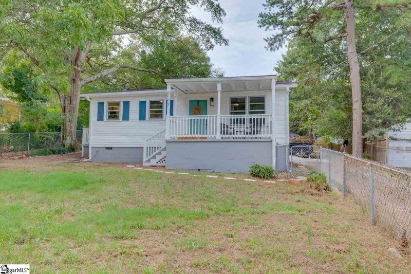 Property image 3 at 207 Spruce Street, Greenville, SC 29611-4139