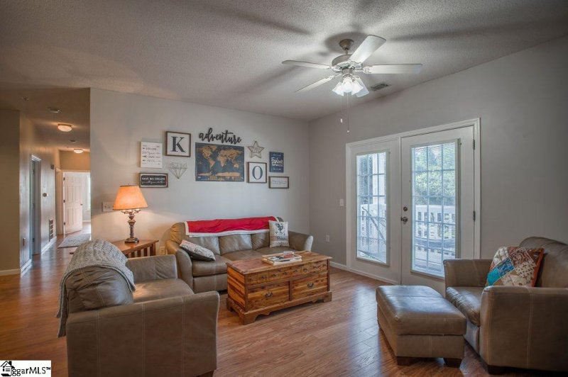 Property image 3 at 422 McKenna Circle, Greenville, SC 29615