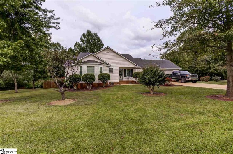 Property image 2 at 14 Otter Lane, Taylors, SC 29687