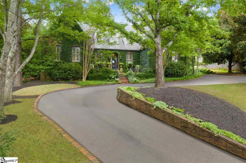 12 Collins Crest Court