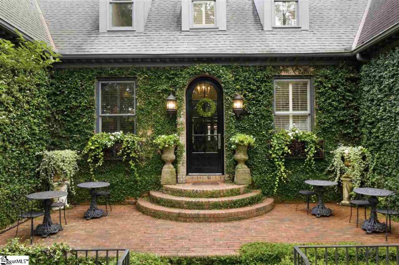 Property image 2 at 12 Collins Crest Court, Greenville, SC 29607