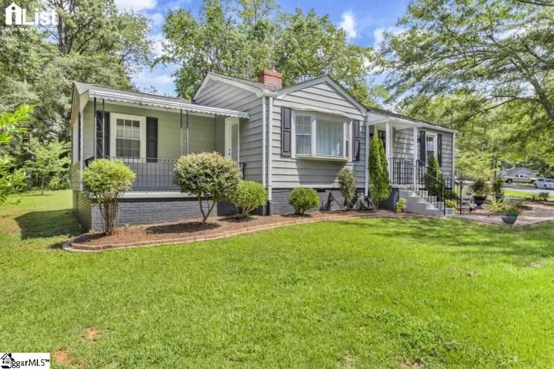 Property image 2 at 11 Auburn Circle, Greenville, SC 29607